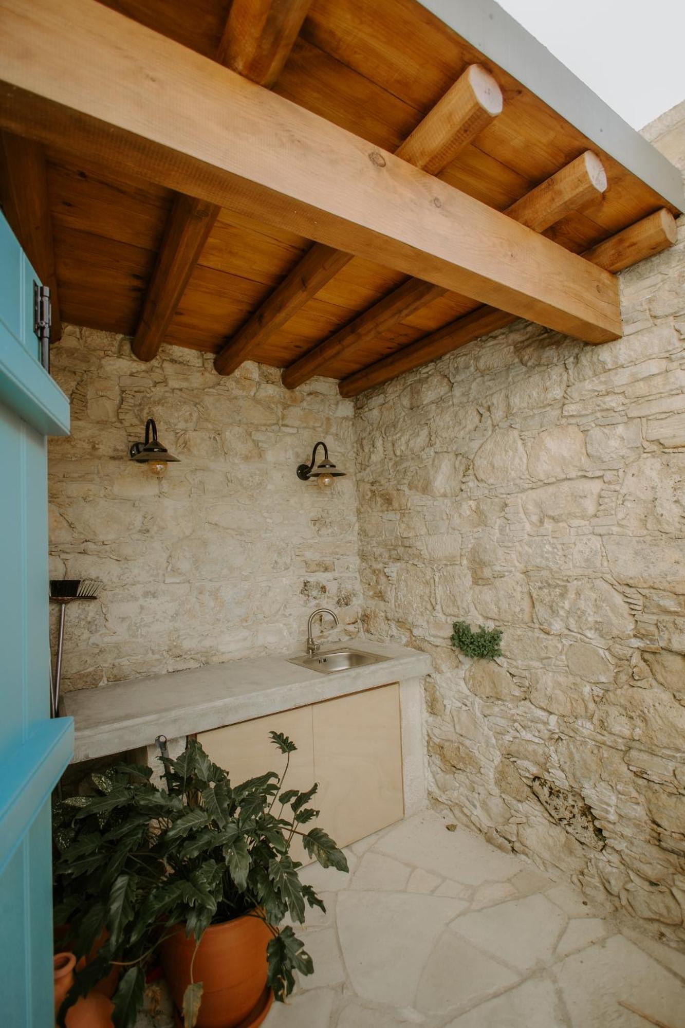 Smaragda'S Guest Rooms Limassol Exteriör bild